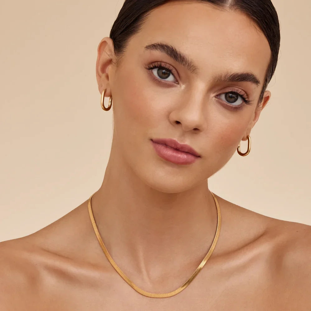 Essential Hoop Earrings in gold